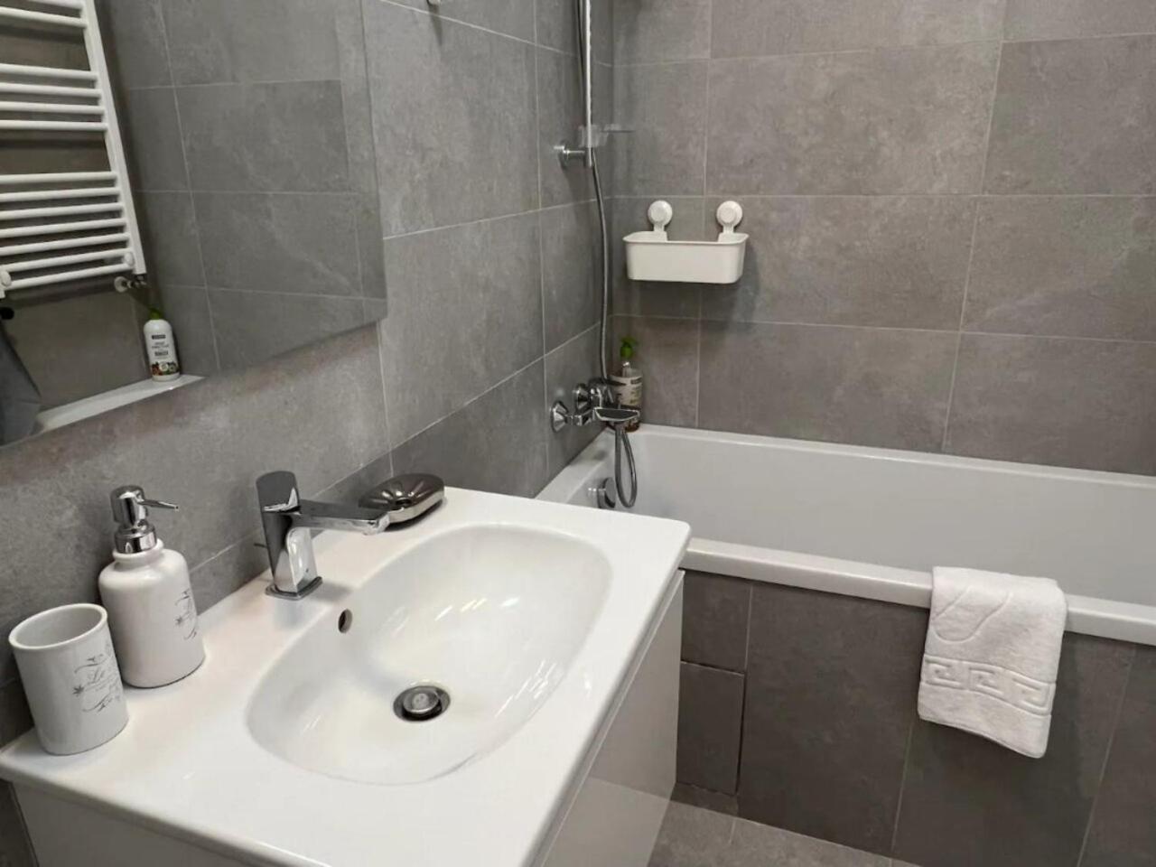 High-rise Luxury With Free Parking 布加勒斯特