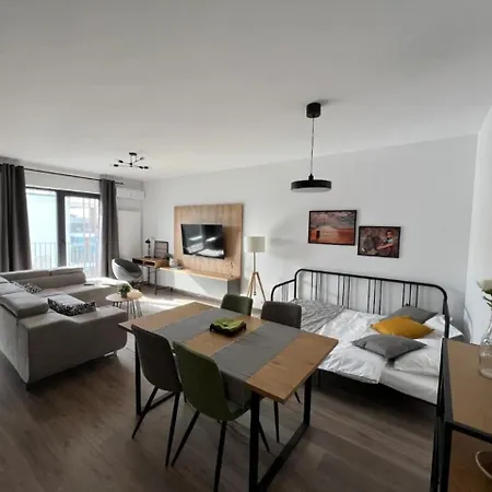 High-Rise Luxury Apartment With Free Parking 布加勒斯特 Exterior photo