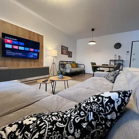 High-Rise Luxury Apartment With Free Parking 布加勒斯特 Exterior photo