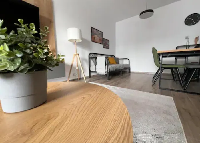 High-Rise Luxury Apartment With Free Parking
