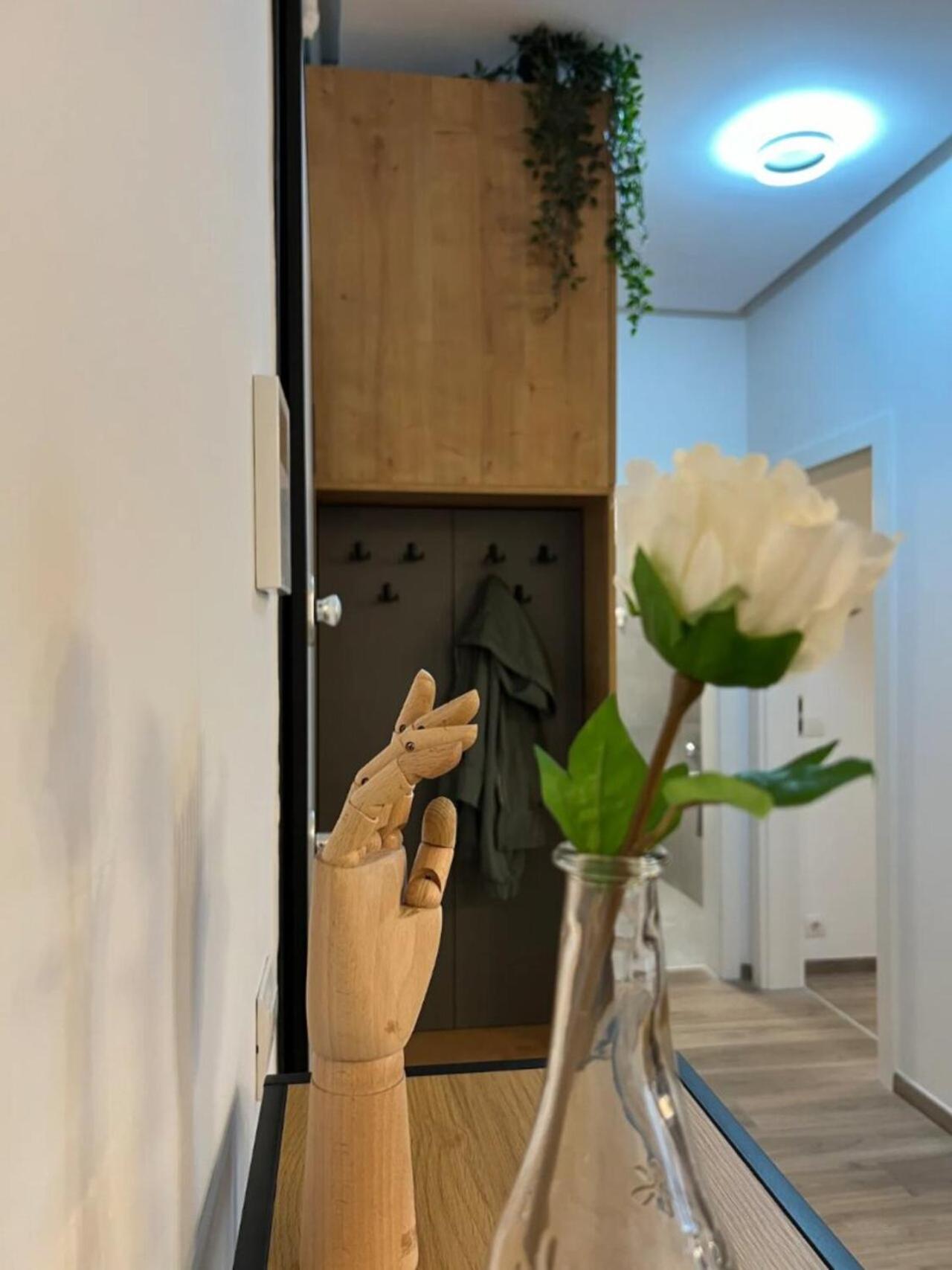 High-rise Luxury With Free Parking Apartment *