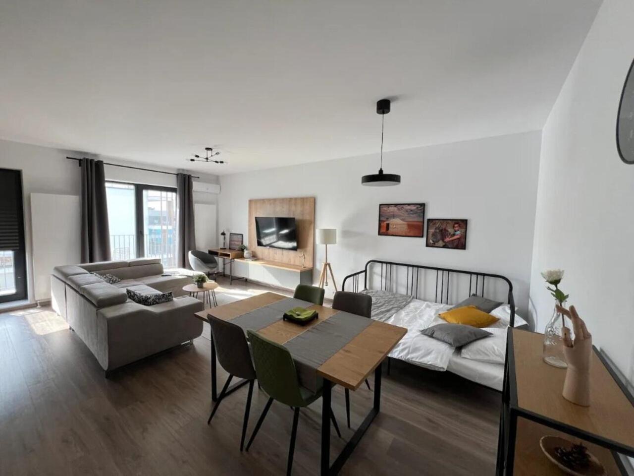 High-rise Luxury With Free Parking * Bucharest