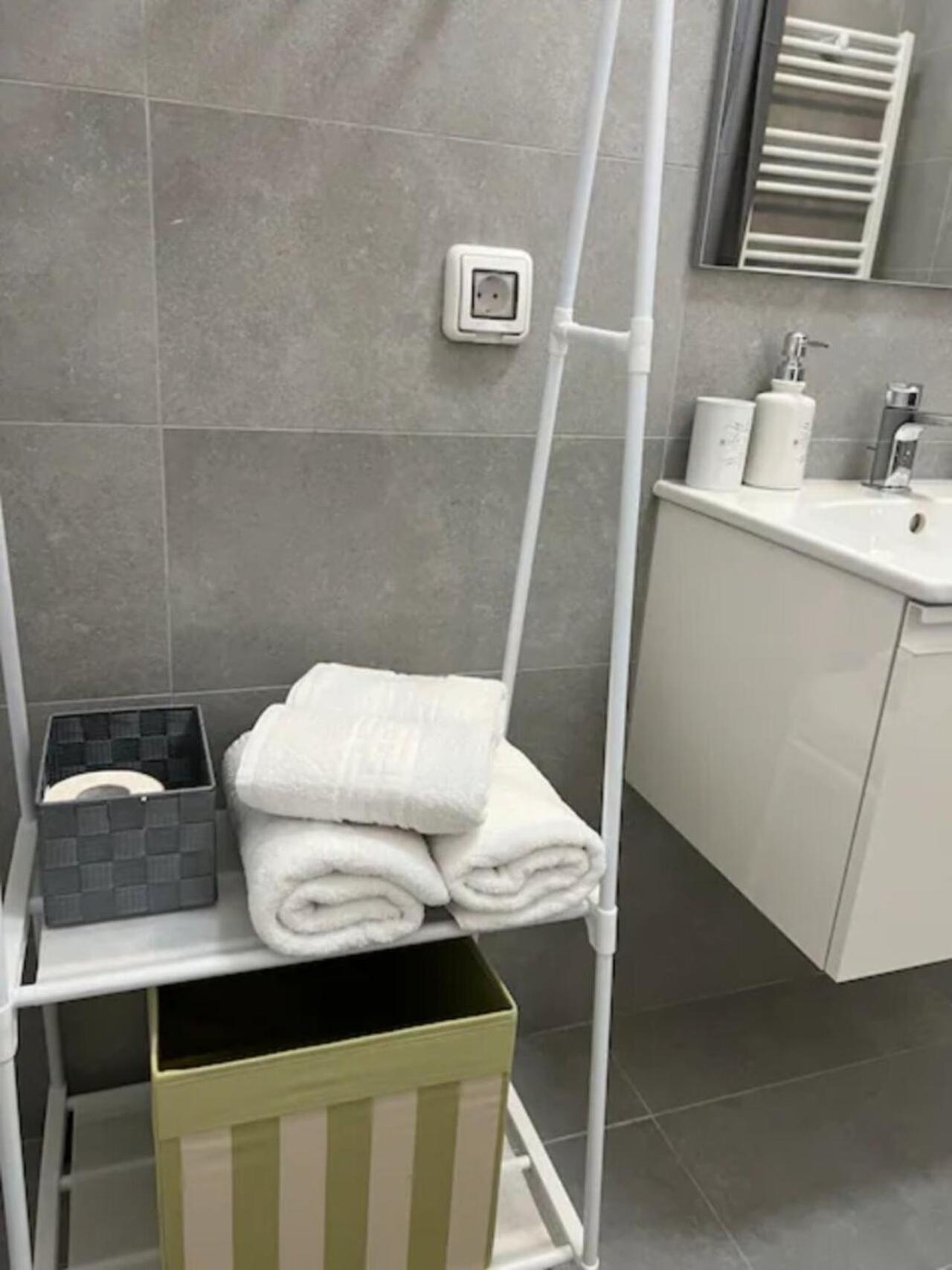 Apartment High-rise Luxury With Free Parking *